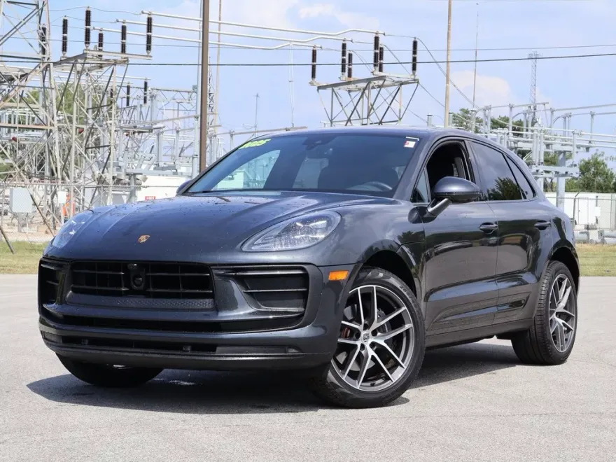 2025 Porsche Macan T photo 1