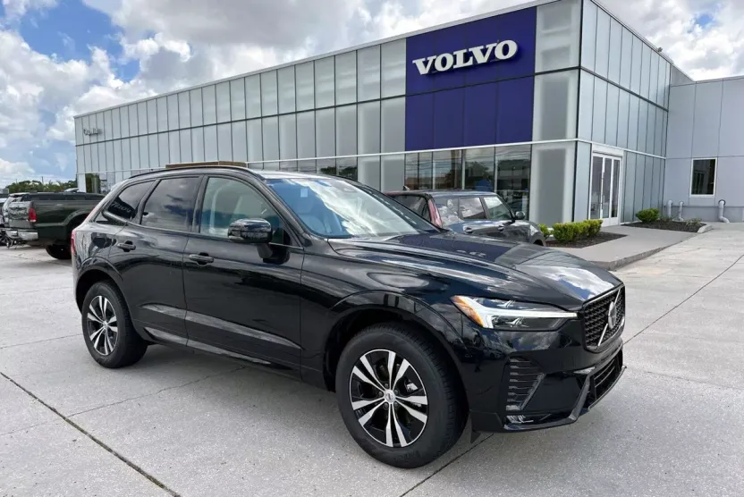 2025 Volvo XC60 B5 Core photo 1
