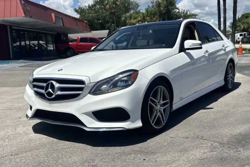 2014 Mercedes Benz E 4MATIC Sport Sedan photo 1
