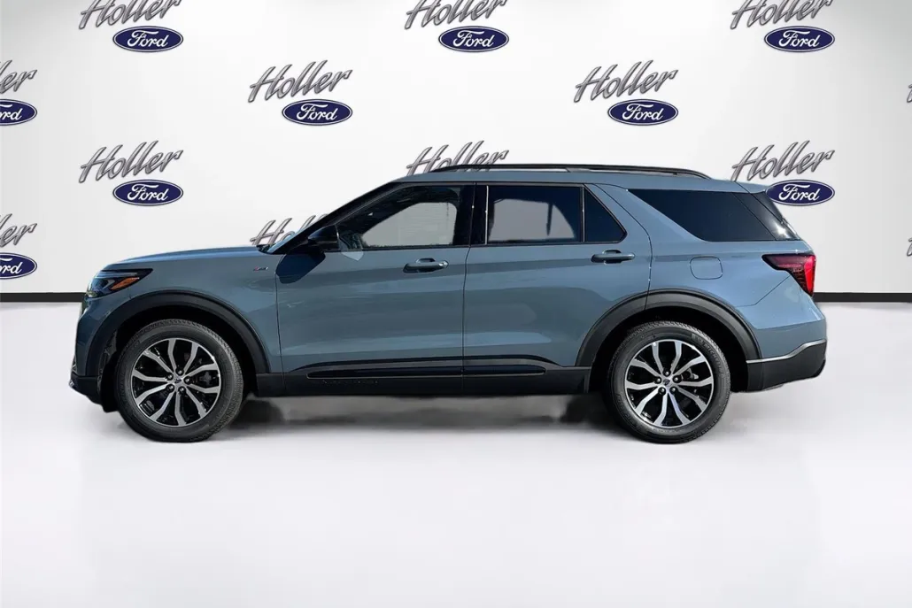 2025 Ford Explorer ST-Line photo 1
