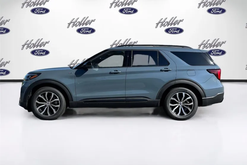 2025 Ford Explorer ST-Line photo 1