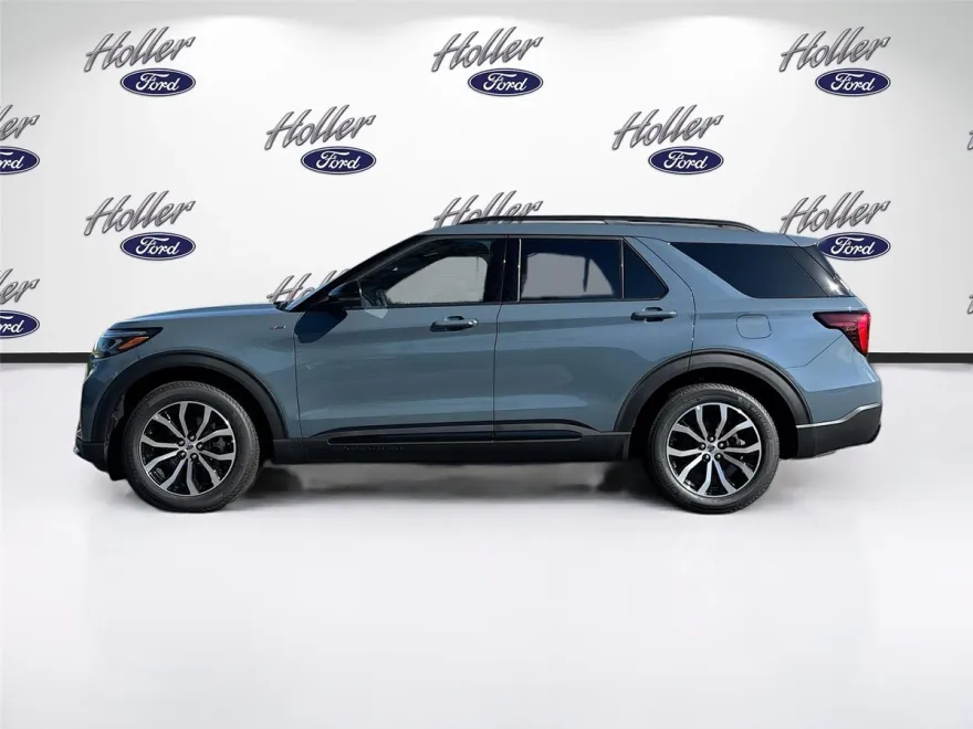 2025 Ford Explorer ST-Line photo 1