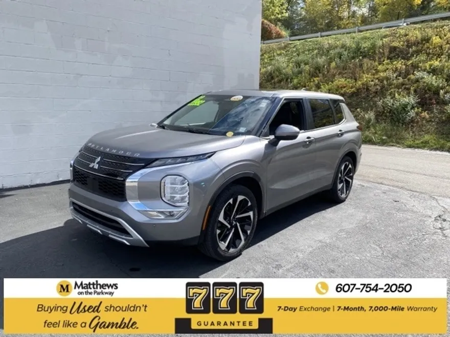 2022 Mitsubishi Outlander photo 1