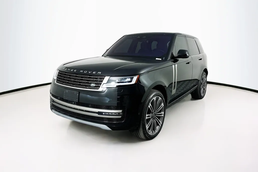 2023 Land Rover Range Rover SE photo 1