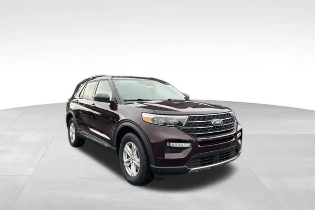 2023 Ford Explorer XLT photo 1