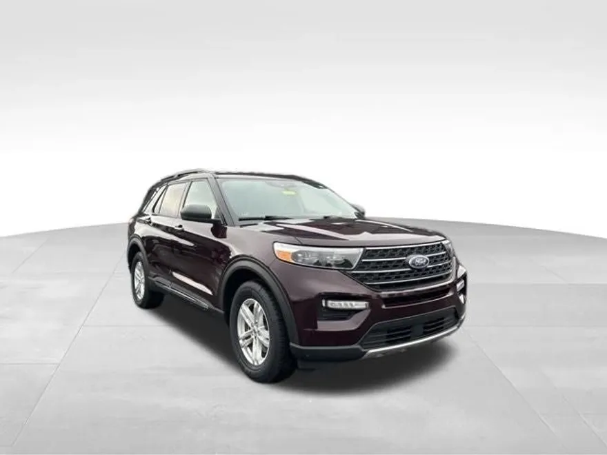 2023 Ford Explorer XLT photo 1