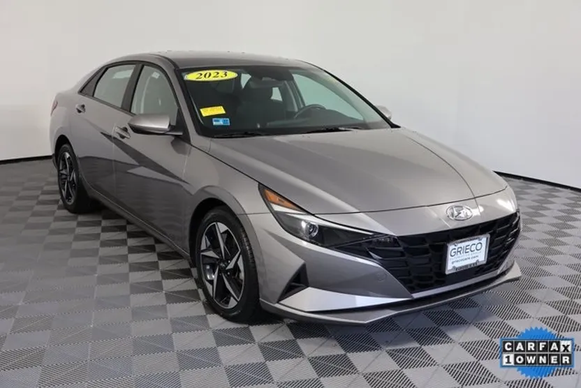 2023 Hyundai Elantra SEL photo 1