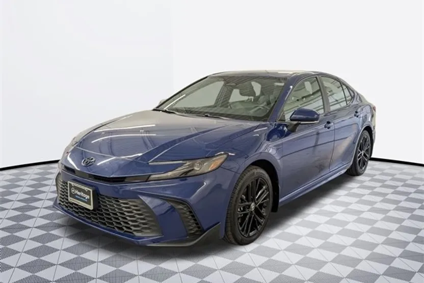 2025 Toyota Camry SE photo 1