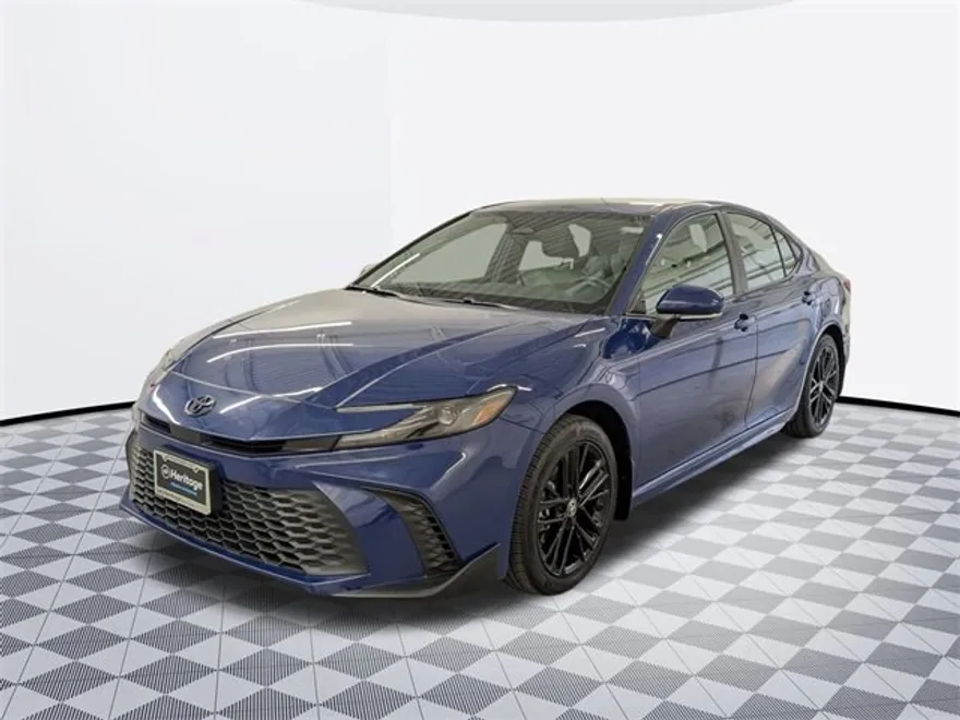 2025 Toyota Camry SE photo 1