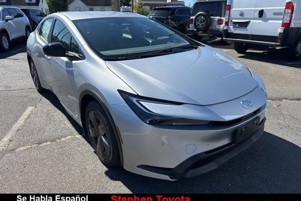 2026 Toyota Prius LE photo 1
