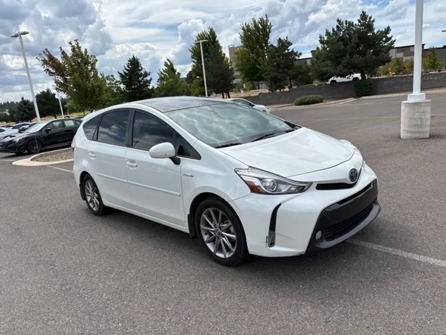 2015 Toyota Prius V photo 1