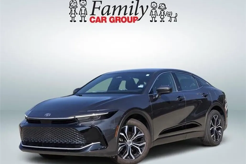 2024 Toyota Crown XLE photo 1