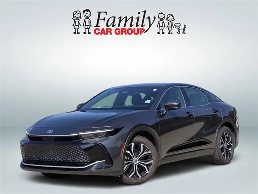 2024 Toyota Crown XLE photo 1