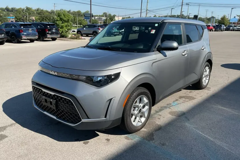 2023 Kia Soul LX photo 1