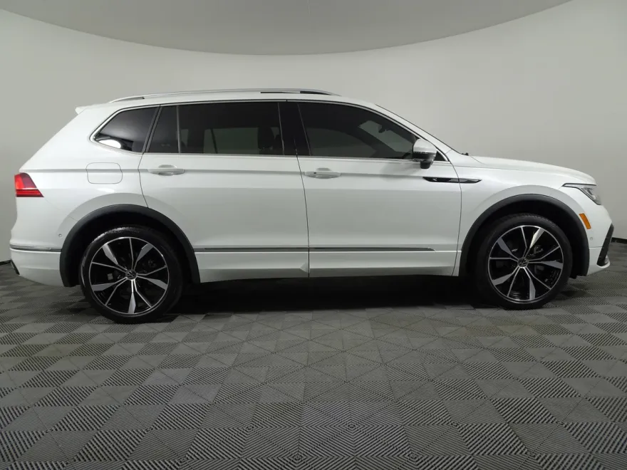 2022 Volkswagen Tiguan SEL Premium R-Line photo 1