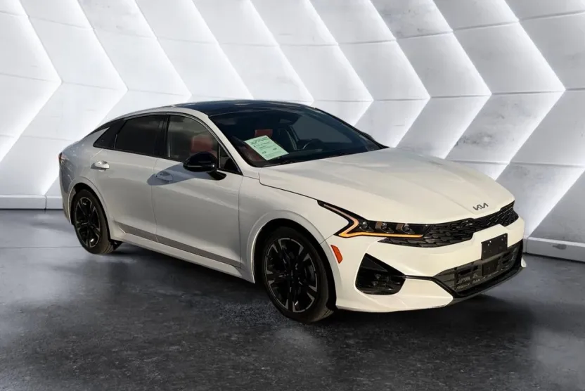 2024 Kia K5 GT-Line photo 1