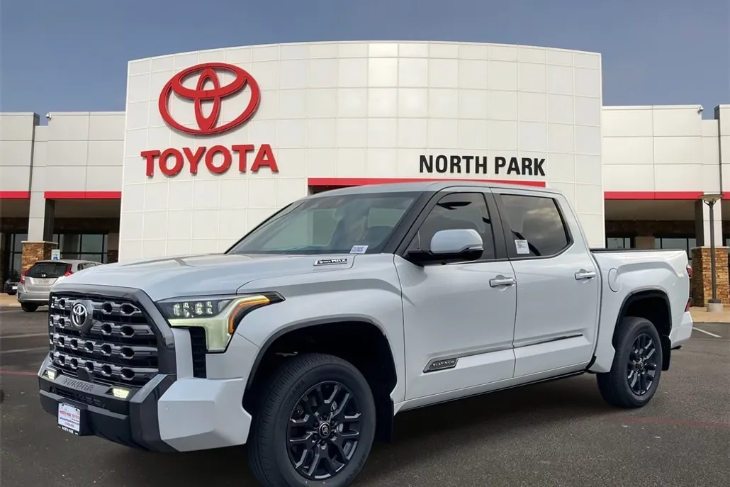 2026 Toyota Tundra Platinum photo 1