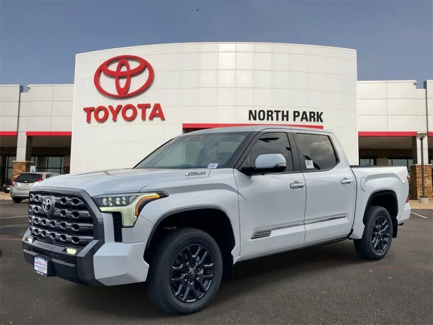 2026 Toyota Tundra Platinum photo 1