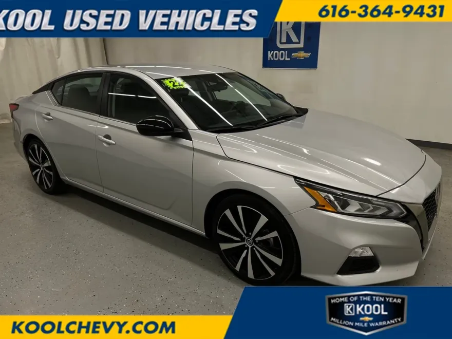 2022 Nissan Altima 2.5 SR photo 1