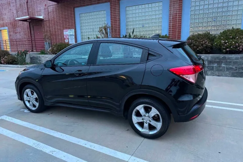 2016 Honda HR-V LX photo 1