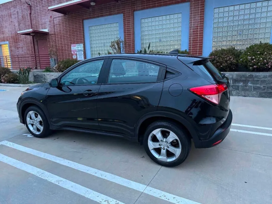 2016 Honda HR-V LX photo 1