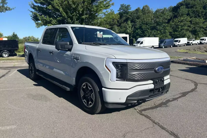 2023 Ford F-150 Lightning XLT photo 1