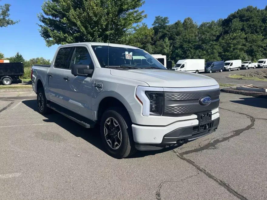 2023 Ford F-150 Lightning XLT photo 1