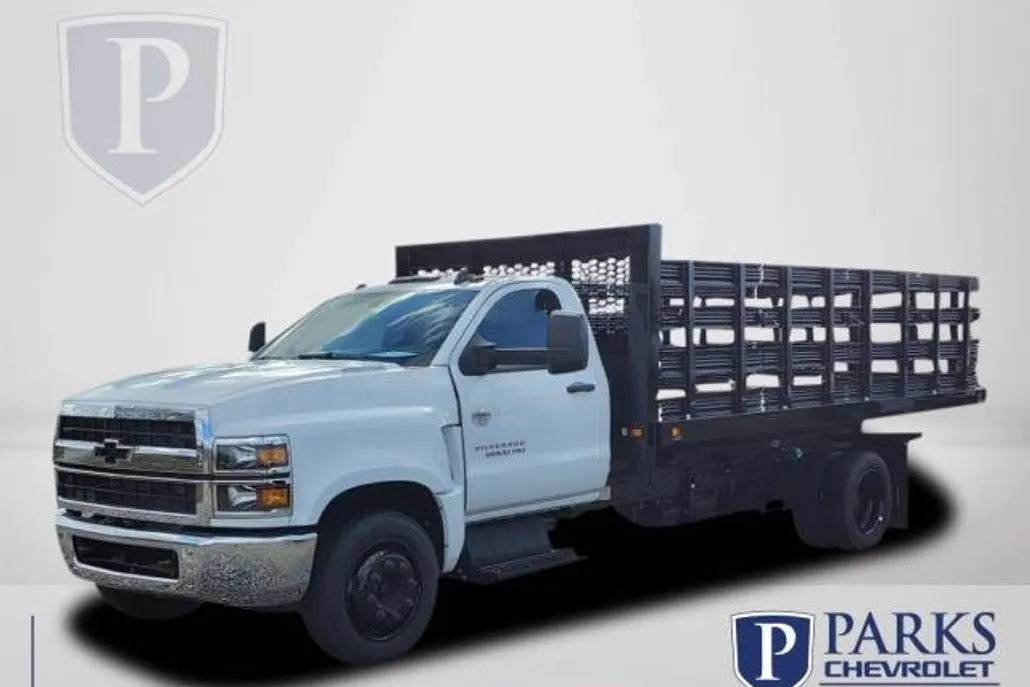 2023 Chevrolet Silverado 6500HD Work Truck photo 1