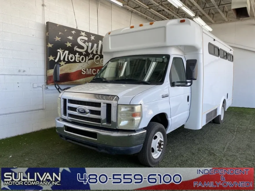 2012 Ford E-450 Cutaway photo 1
