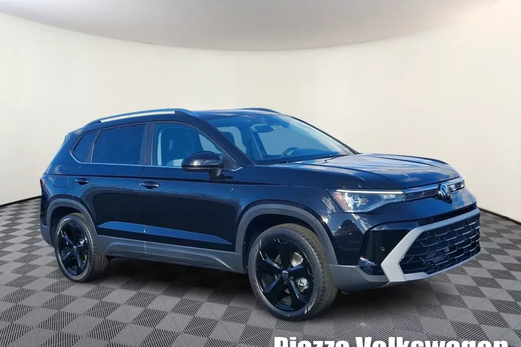 2025 Volkswagen Taos SEL photo 1