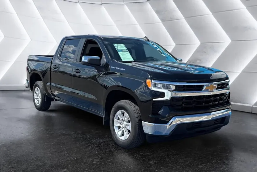2024 Chevrolet Silverado 1500 LT photo 1