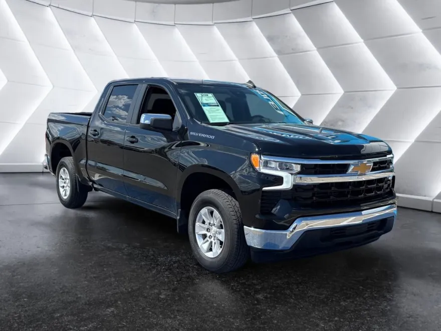 2024 Chevrolet Silverado 1500 LT photo 1