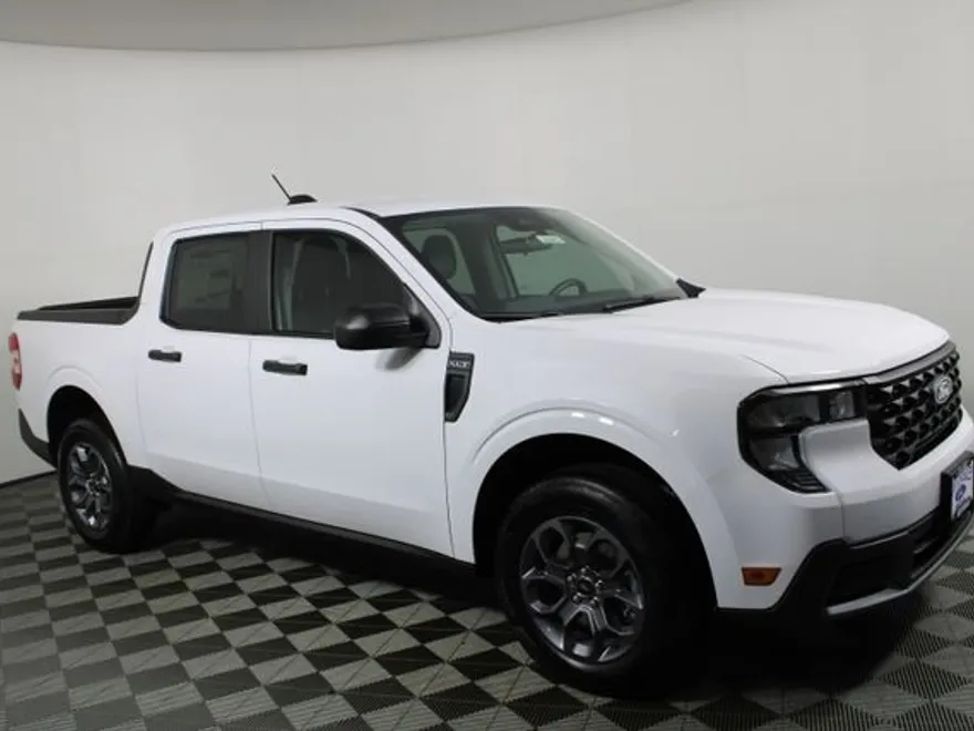 2025 Ford Maverick XLT photo 1