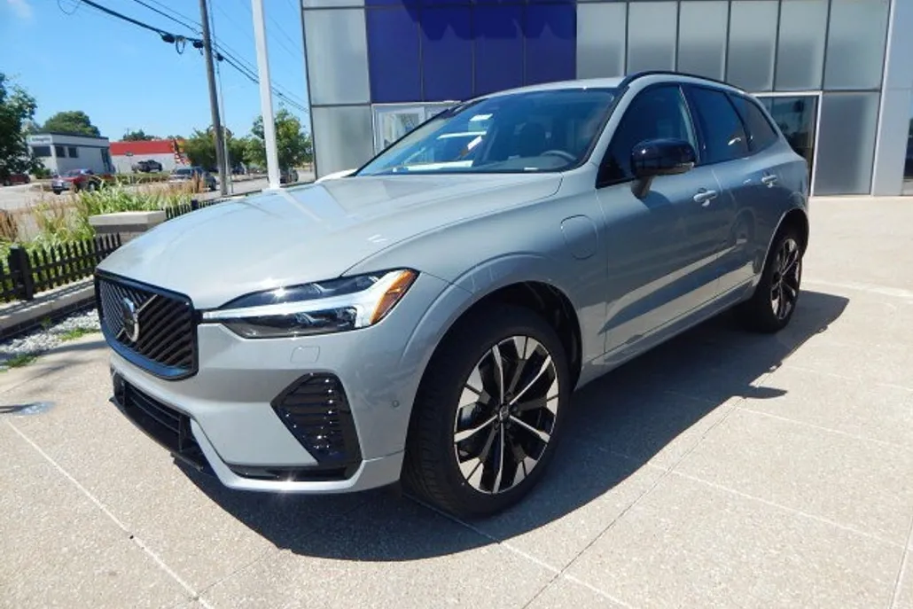 2026 Volvo XC60 Hybrid T8 Plus photo 1