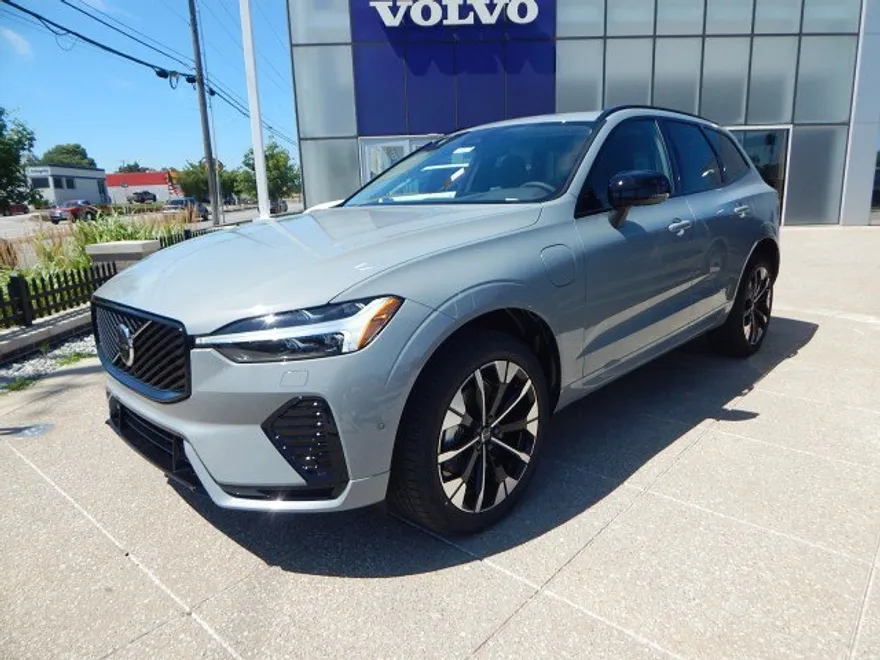 2026 Volvo XC60 Hybrid T8 Plus photo 1