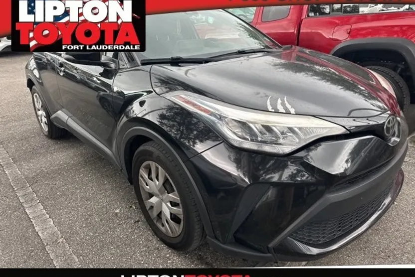 2021 Toyota C-HR LE photo 1