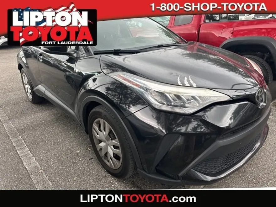 2021 Toyota C-HR LE photo 1