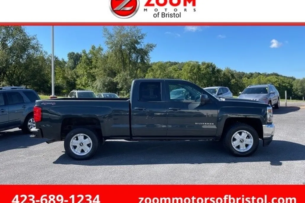 2017 Chevrolet Silverado 1500 LT photo 1