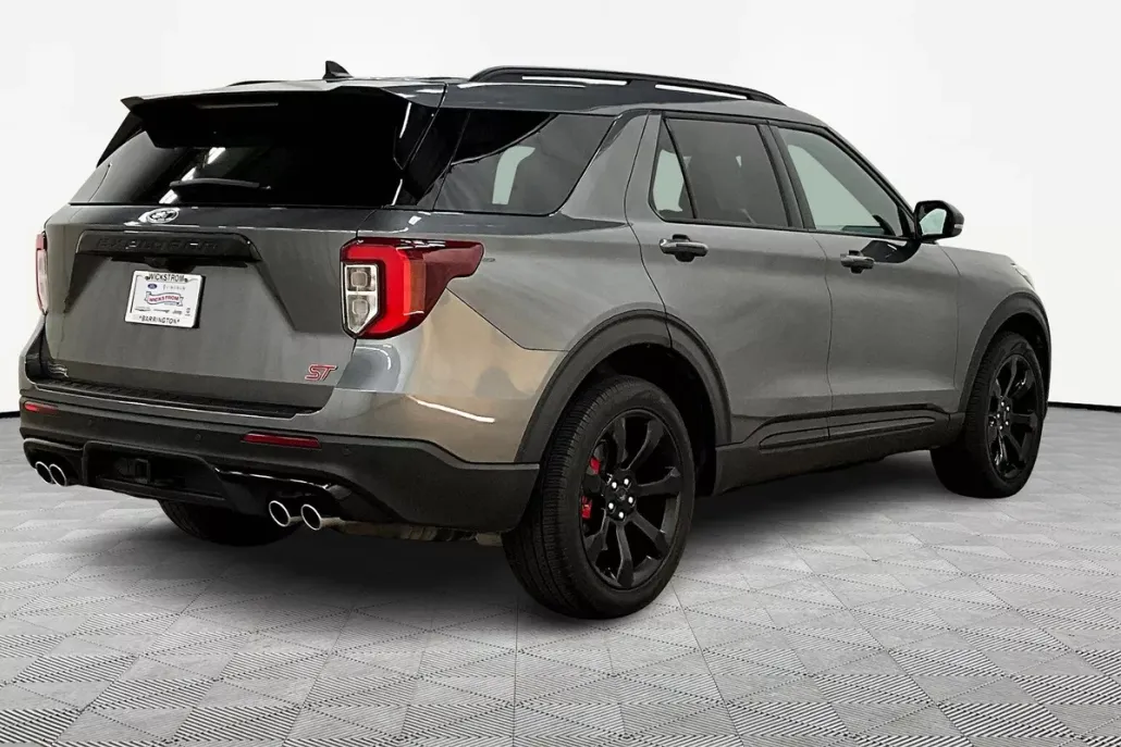 2023 Ford Explorer ST photo 1