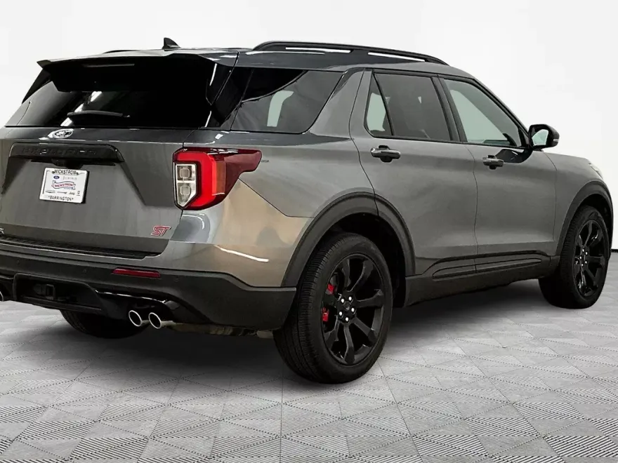 2023 Ford Explorer ST photo 1