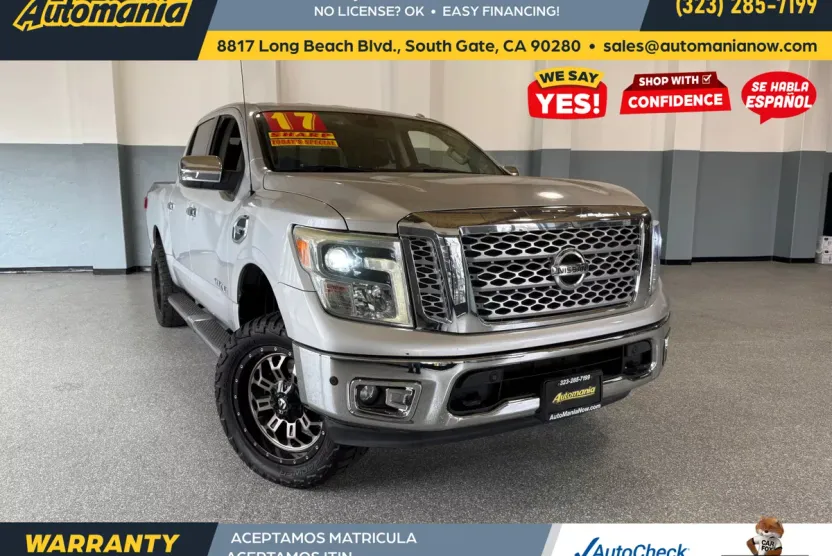2017 Nissan Titan Crew Cab SL photo 1