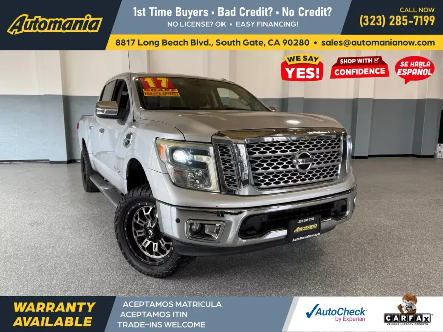 2017 Nissan Titan Crew Cab SL photo 1
