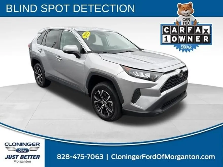 2022 Toyota RAV4 LE photo 1