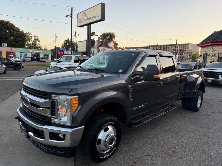 2017 Ford F-350 XL photo 1