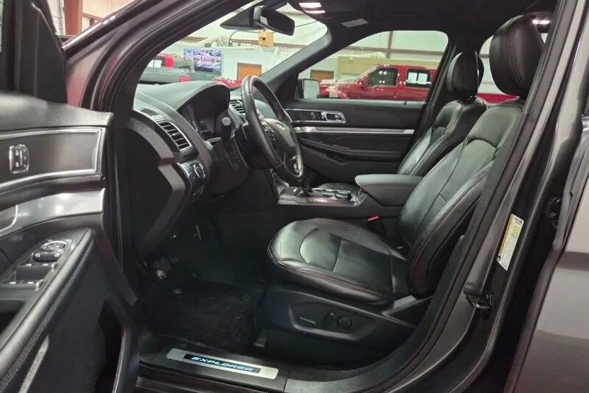 2019 Ford Explorer Sport photo 1