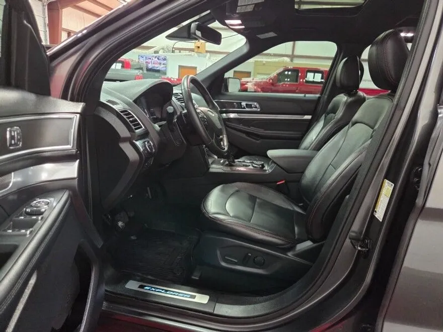 2019 Ford Explorer Sport photo 1