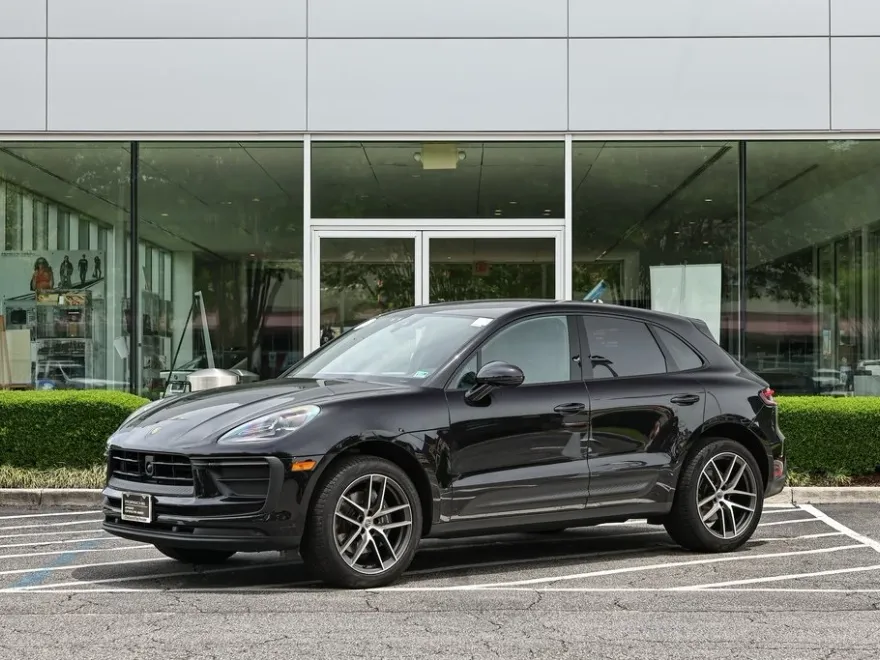 2025 Porsche Macan T photo 1