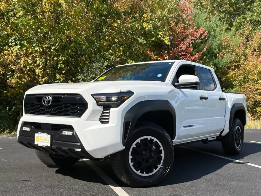 2024 Toyota Tacoma photo 1