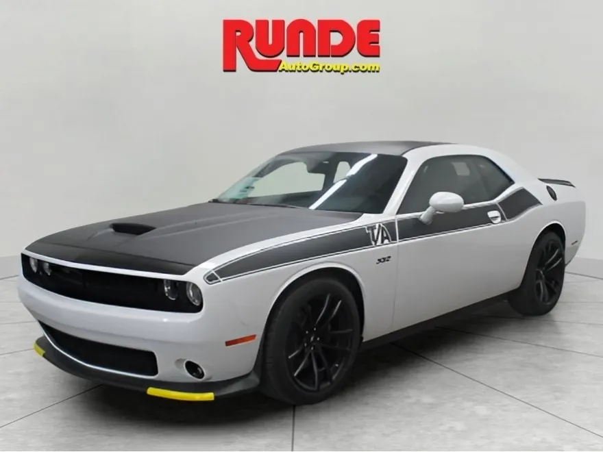 2023 Dodge Challenger R/T Scat Pack photo 1