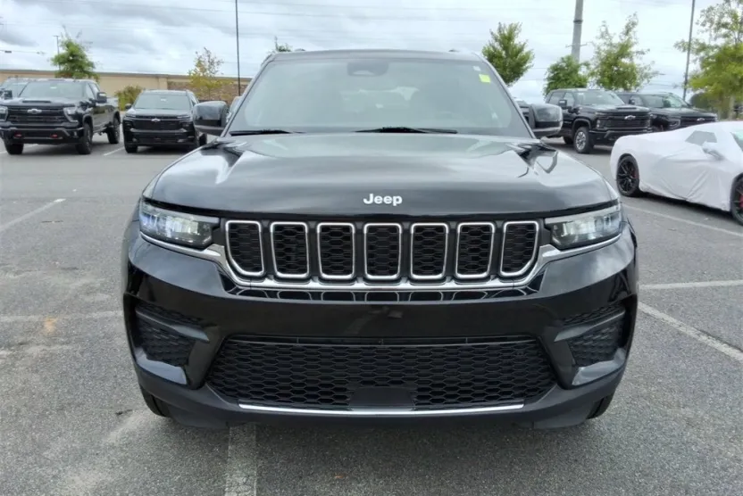 2024 Jeep Grand Cherokee Laredo photo 1